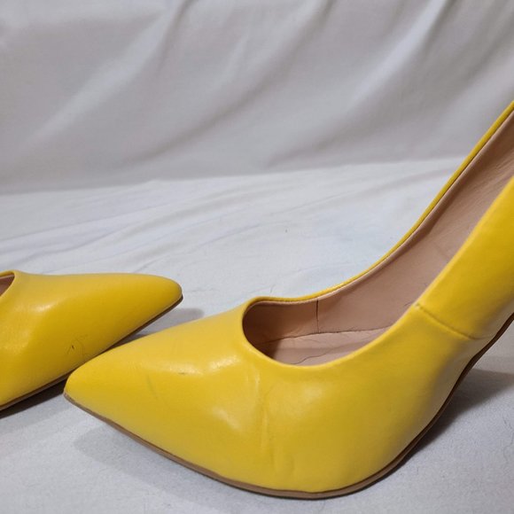 Size 10 Yellow Le Chateau stilletos - Picture 3 of 7
